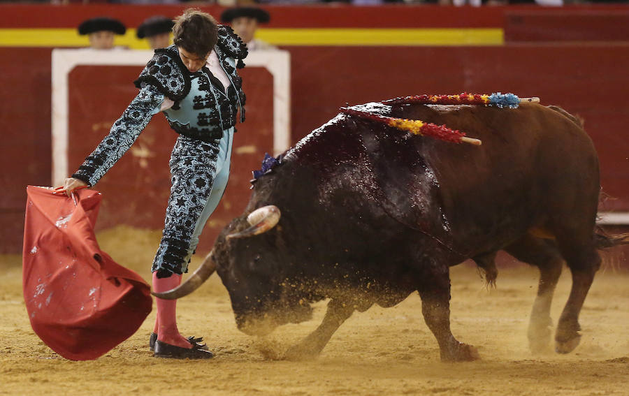 Fotos: Fallas 2019: Corrida de toros de Diego Urdiales, Sebastián Castella y Cayetano