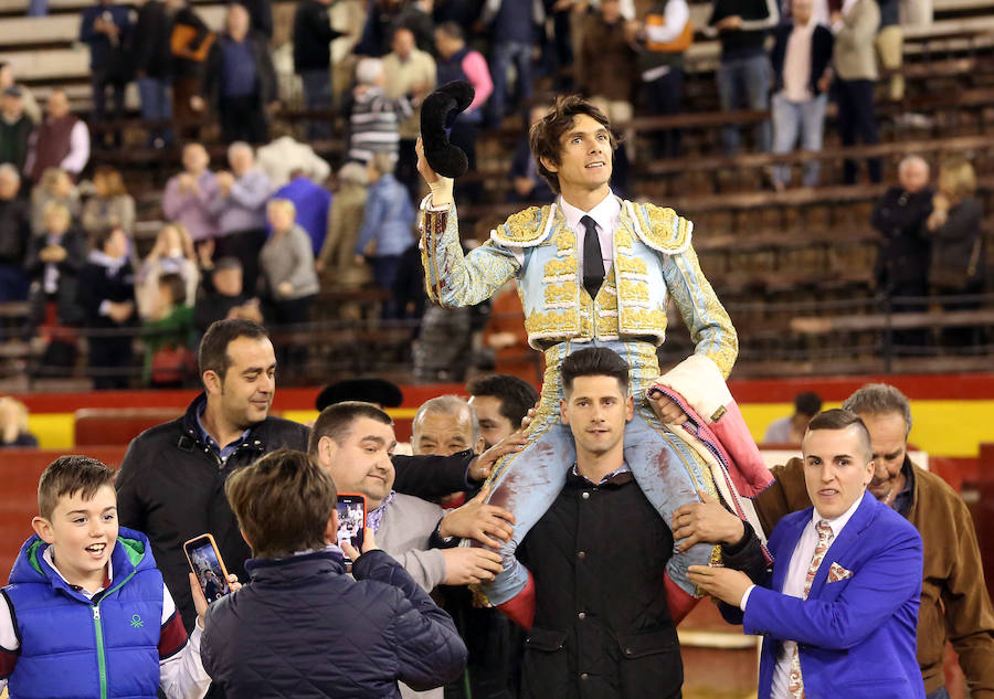 Fotos: Fallas 2019: Corrida de toros de Diego Urdiales, Sebastián Castella y Cayetano