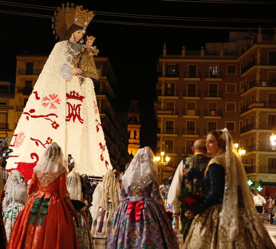 Fotos: Fallas 2019: Segundo día de la Ofrenda a la Virgen de los Desamparados