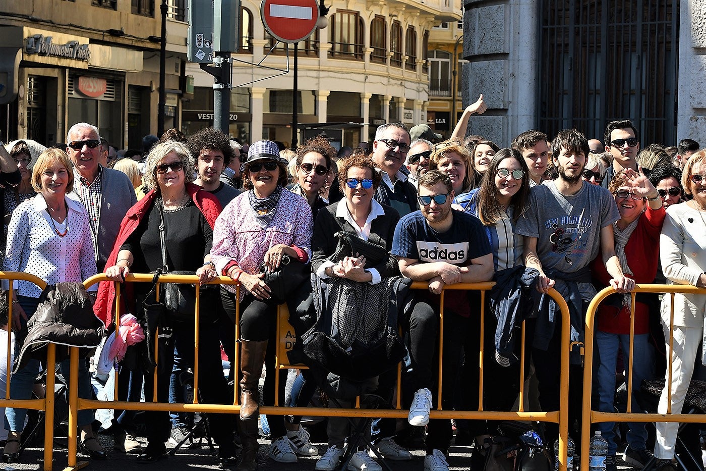 Fotos: Fallas 2019: Búscate en la mascletà del lunes, 18 de marzo