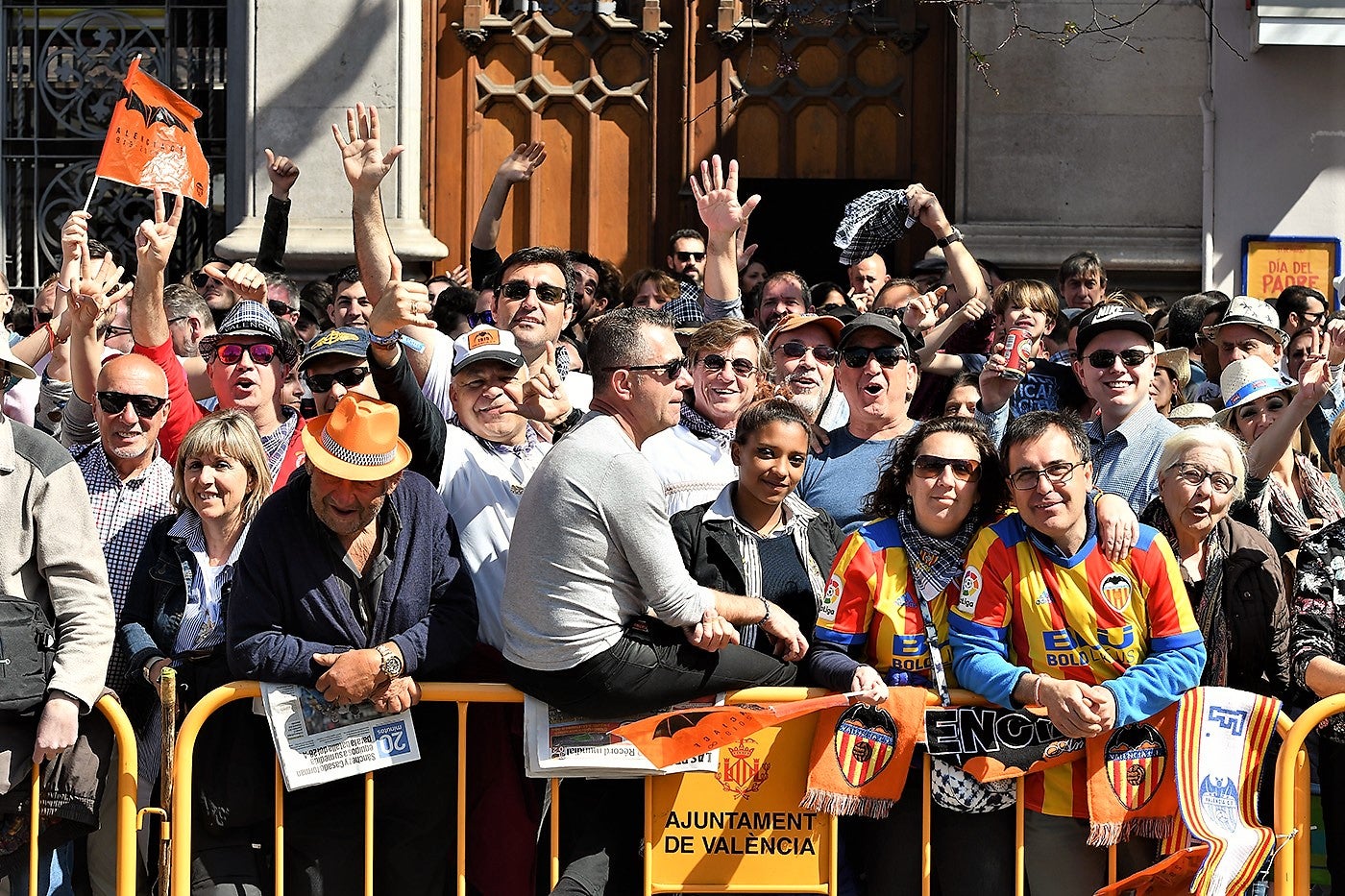 Fotos: Fallas 2019: Búscate en la mascletà del lunes, 18 de marzo