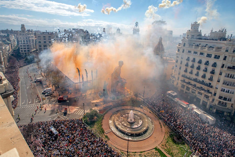 Fotos: Fotos de la mascletà de este lunes 18 de marzo