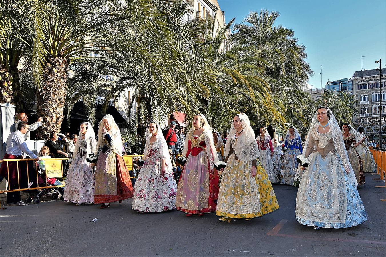 Fotos: Fallas 2019: Segundo día de la Ofrenda a la Virgen de los Desamparados