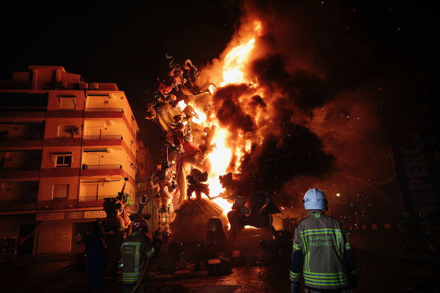 Fotos: Cremà de las fallas municipales de Valencia de 2019