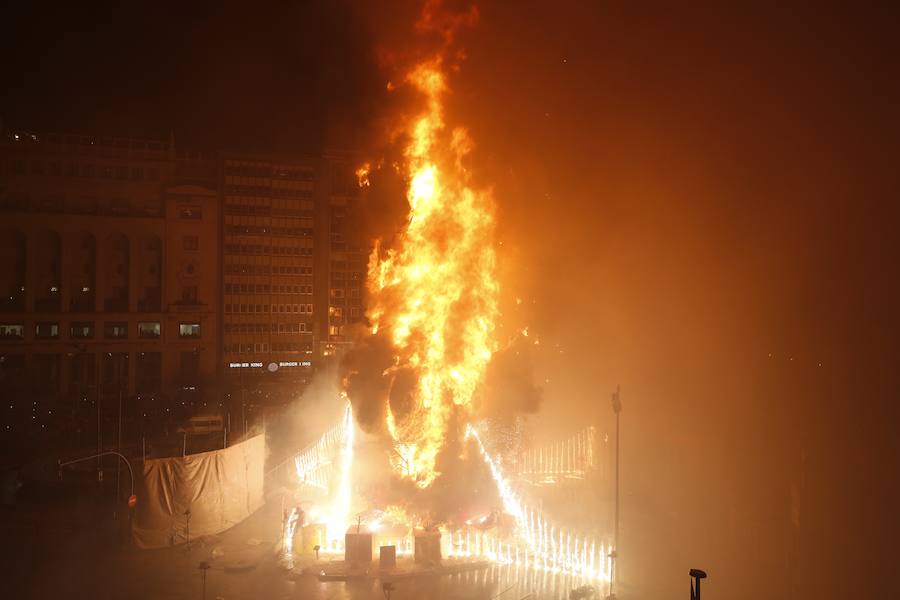 Fotos: Cremà de las fallas municipales de Valencia de 2019