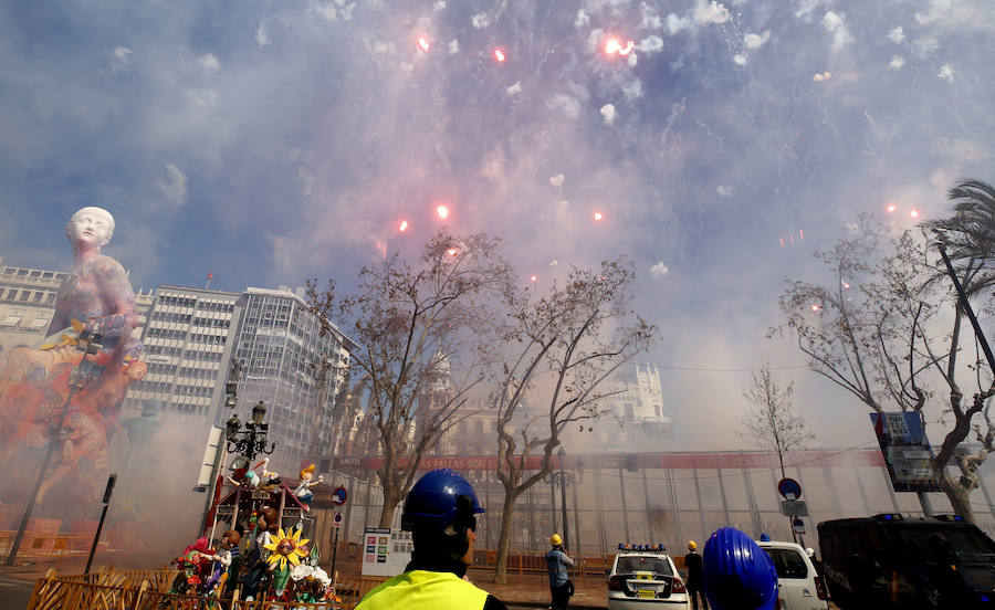 Fotos: Mascletà del 19 de marzo en las Fallas 2019