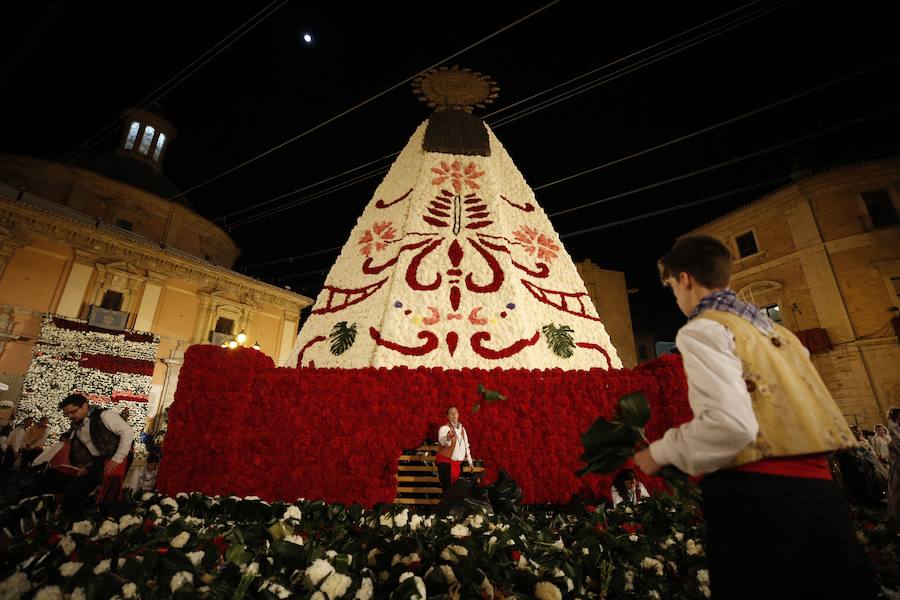 Fotos: Fallas 2019: Segundo día de la Ofrenda a la Virgen de los Desamparados