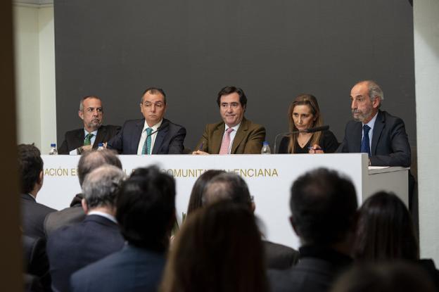 Perfecto Palacio, Salvador Navarro, Antonio Garamendi, Eva Blasco y Miguel Javaloyes, en la CEV. 