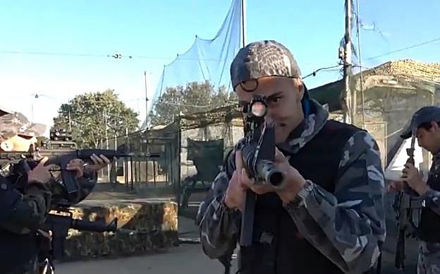 El goleador Rodrigo afina la puntería jugando al láser