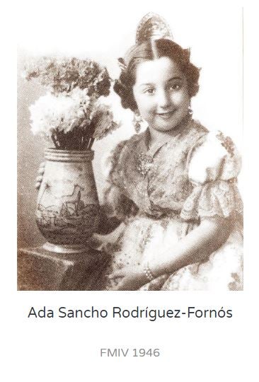 La primera fallera mayor infantil fue Teresa del Sacramento Agramunt y desde 1940 le han sucedido decenas de niñas que representaron a las Fallas con toda su alegría. Entre ellas, dos apellidos muy conocidos: Mari Carmen Martínez Bordiú Franco y Sonsoles Suárez Illana.