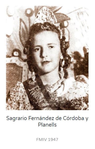 La primera fallera mayor infantil fue Teresa del Sacramento Agramunt y desde 1940 le han sucedido decenas de niñas que representaron a las Fallas con toda su alegría. Entre ellas, dos apellidos muy conocidos: Mari Carmen Martínez Bordiú Franco y Sonsoles Suárez Illana.