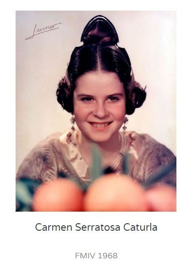 La primera fallera mayor infantil fue Teresa del Sacramento Agramunt y desde 1940 le han sucedido decenas de niñas que representaron a las Fallas con toda su alegría. Entre ellas, dos apellidos muy conocidos: Mari Carmen Martínez Bordiú Franco y Sonsoles Suárez Illana.