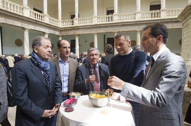 Aperitivo con cinco leyendas del Valencia CF