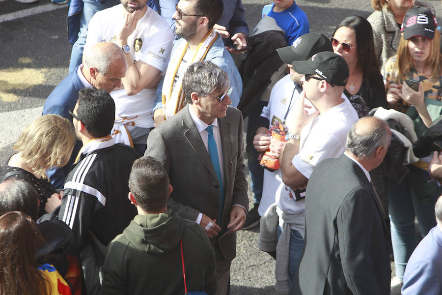 Lleno total por el centenario del Valencia. Mestalla se rinde a los pies de un partido único por el aniversario del club con un homenaje a los jugadores valencianistas de diferentes épocas. Un combinado con las leyendas del Valencia CF se enfrenta a un equipo de históricos de la selección española