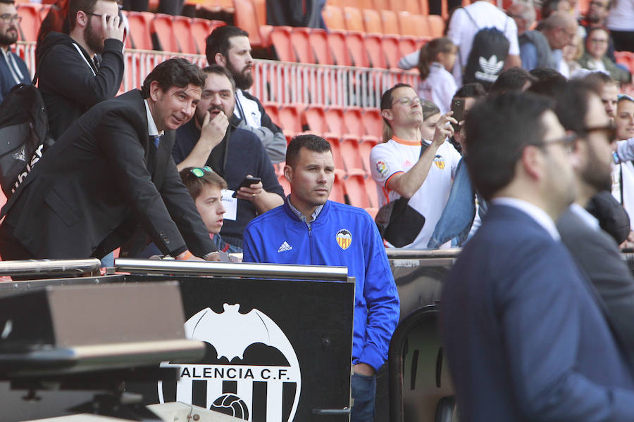 Lleno total por el centenario del Valencia. Mestalla se rinde a los pies de un partido único por el aniversario del club con un homenaje a los jugadores valencianistas de diferentes épocas. Un combinado con las leyendas del Valencia CF se enfrenta a un equipo de históricos de la selección española