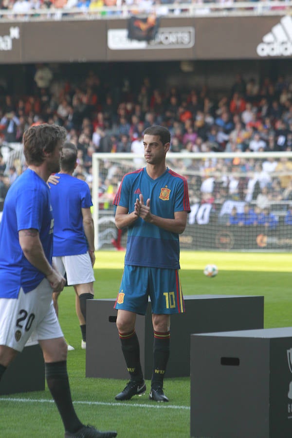 Lleno total por el centenario del Valencia. Mestalla se rinde a los pies de un partido único por el aniversario del club con un homenaje a los jugadores valencianistas de diferentes épocas. Un combinado con las leyendas del Valencia CF se enfrenta a un equipo de históricos de la selección española