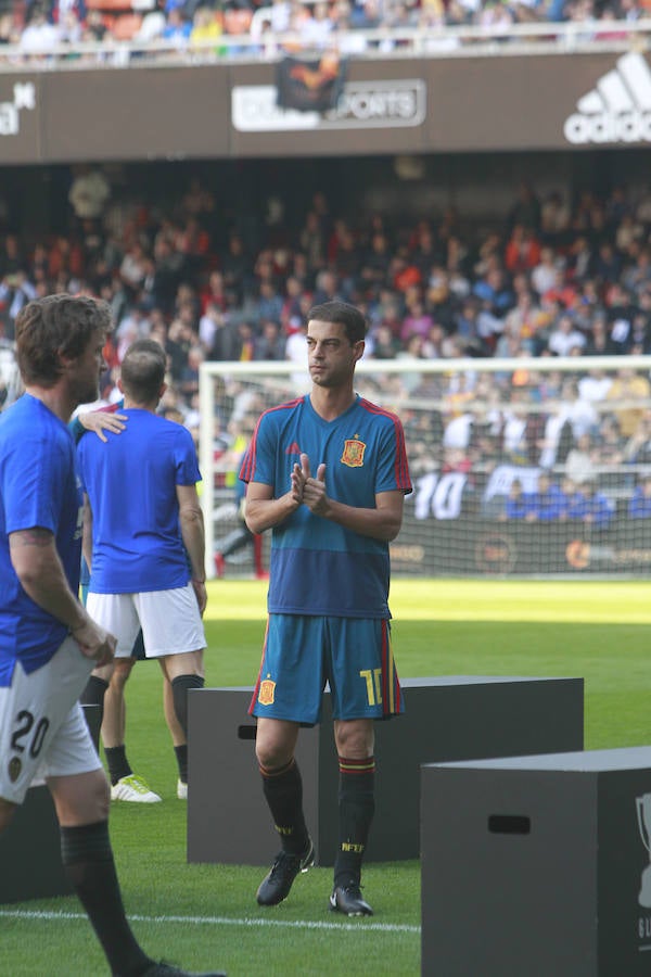 Lleno total por el centenario del Valencia. Mestalla se rinde a los pies de un partido único por el aniversario del club con un homenaje a los jugadores valencianistas de diferentes épocas. Un combinado con las leyendas del Valencia CF se enfrenta a un equipo de históricos de la selección española