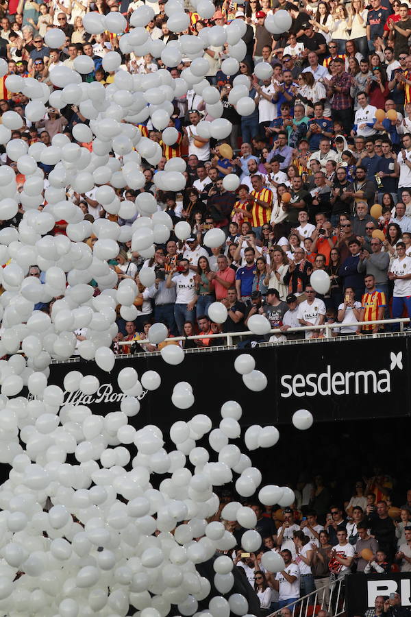 Lleno total por el centenario del Valencia. Mestalla se rinde a los pies de un partido único por el aniversario del club con un homenaje a los jugadores valencianistas de diferentes épocas. Un combinado con las leyendas del Valencia CF se enfrenta a un equipo de históricos de la selección española