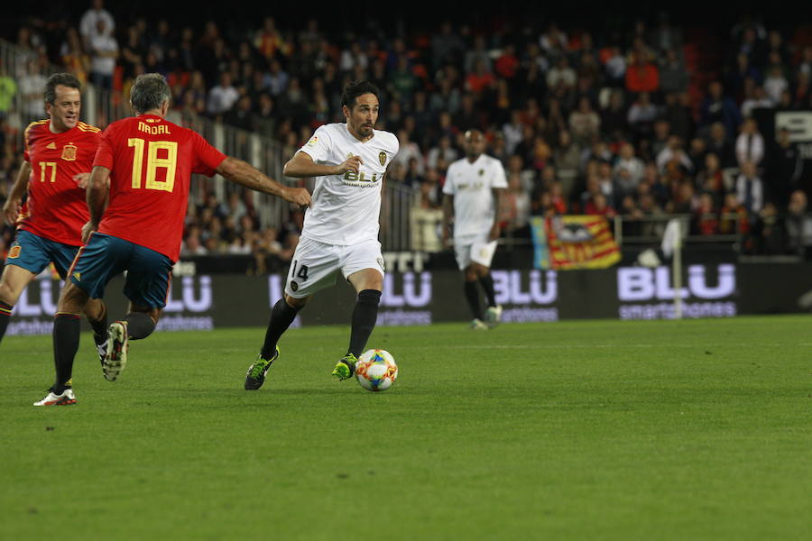 Lleno total por el centenario del Valencia. Mestalla se rinde a los pies de un partido único por el aniversario del club con un homenaje a los jugadores valencianistas de diferentes épocas. Un combinado con las leyendas del Valencia CF se enfrenta a un equipo de históricos de la selección española