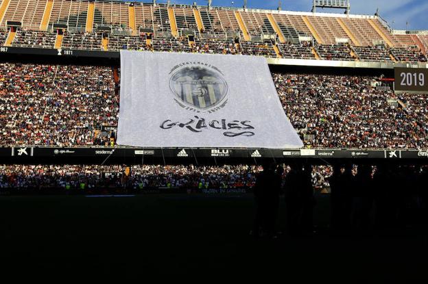 Mestalla honra a un club eterno