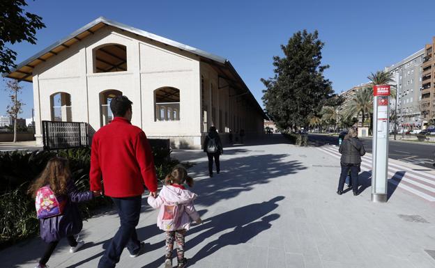 Uno de los accesos al Parque Central de Valencia.