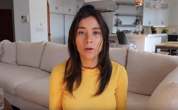 La youtuber Rawvana, en el video donde explica por qué come pescado.