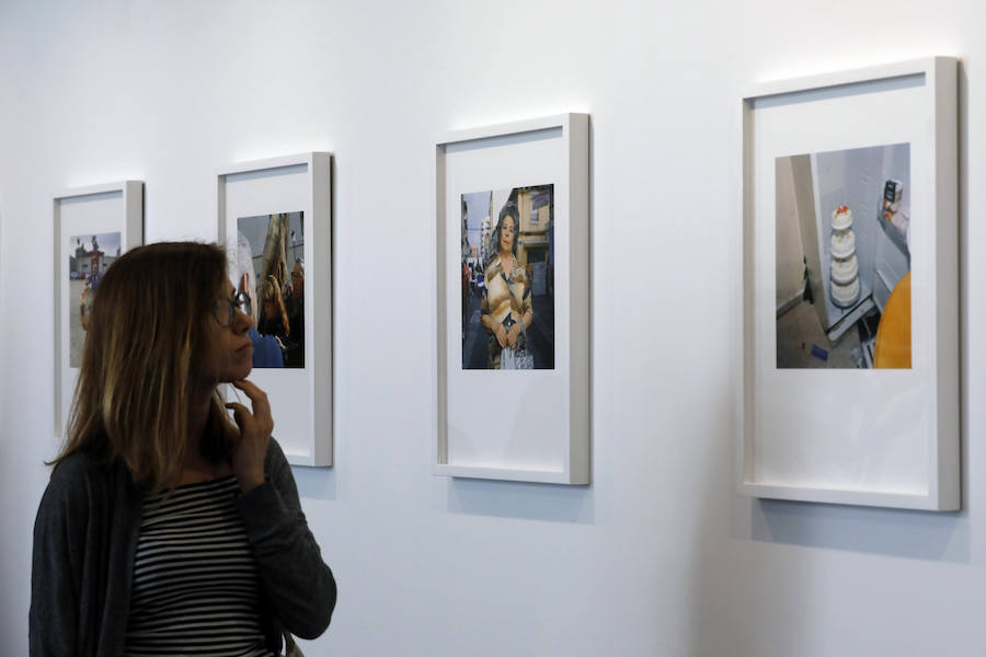 El MuVIM exhibe las instantáneas de la fotógrafa valenciana Laura Silleras sobre el barrio y sus residentes.
