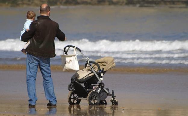 BOE | Todo lo que debes saber del nuevo permiso de paternidad: semanas de duración, fecha de entrada en vigor, ampliación....