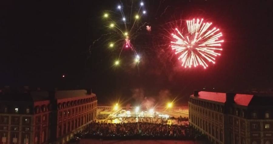 La localidad argentina de Mar del Plata ha celebrado este año su 65ª fiesta fallera. Los actos falleros, organizados por parte de la Unión Regional Valenciana, empezaron el 2 de enero con la apertura del puesto de venta de comida tradicional valenciana como paella y buñuelos. El 22 de marzo se plantó la falla hecha completamente por el artista fallero local Adrián José Más y este sábado 30 de marzo se celebró la cremà de la falla, un evento multitudinario que congrega a miles de personas para disfrutar de la fiesta valenciana de las Fallas.