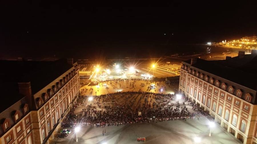 La localidad argentina de Mar del Plata ha celebrado este año su 65ª fiesta fallera. Los actos falleros, organizados por parte de la Unión Regional Valenciana, empezaron el 2 de enero con la apertura del puesto de venta de comida tradicional valenciana como paella y buñuelos. El 22 de marzo se plantó la falla hecha completamente por el artista fallero local Adrián José Más y este sábado 30 de marzo se celebró la cremà de la falla, un evento multitudinario que congrega a miles de personas para disfrutar de la fiesta valenciana de las Fallas.