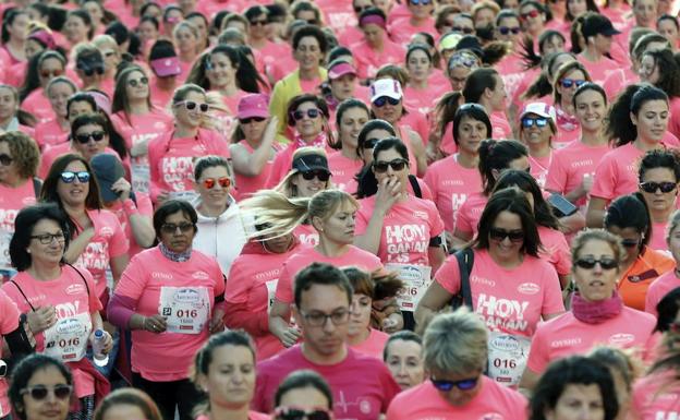 Una marea rosa recorre el asfalto de Valencia este fin de semana. 