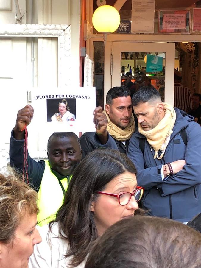 La vicepresidenta tiene un duro cruce de palabras con miembros de la empresa pública provincial: «Me da igual que seáis de izquierdas o de derechas. Pido respeto»