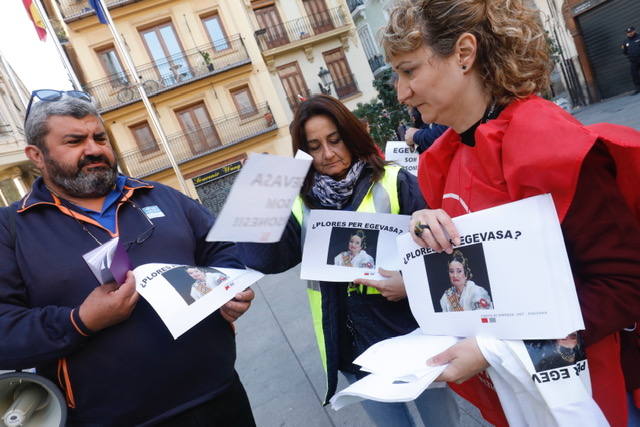 La vicepresidenta tiene un duro cruce de palabras con miembros de la empresa pública provincial: «Me da igual que seáis de izquierdas o de derechas. Pido respeto»