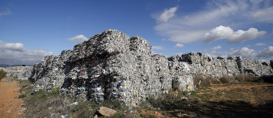 Fotos: Fotos de la planta que almacena 43.000 toneladas de residuos en Utiel