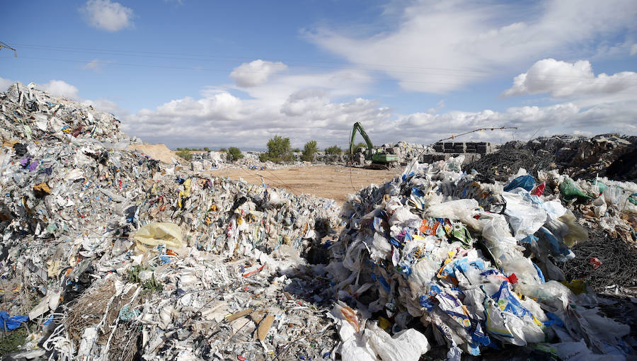 Fotos: Fotos de la planta que almacena 43.000 toneladas de residuos en Utiel