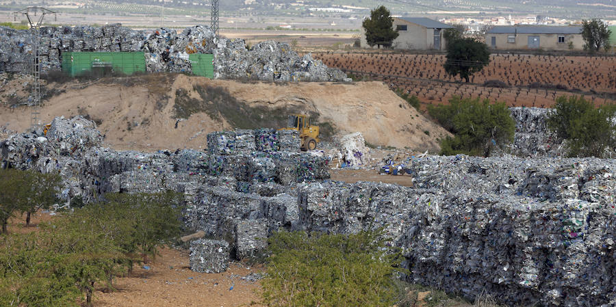 Fotos: Fotos de la planta que almacena 43.000 toneladas de residuos en Utiel