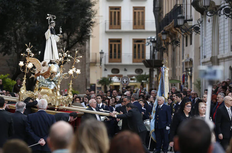 Las calles del centro histórico de Valencia han acogido este domingo 7 de abril la procesión extraordinaria organizada con motivo del sexto centenario de la muerte de San Vicente Ferrer y dentro de los actos de clausura del Año Santo Jubilar concedido por la Santa Sede e iniciado en abril de 2018.