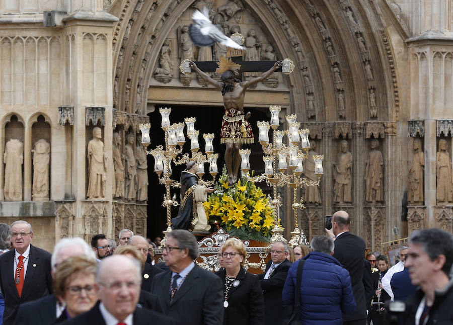 Las calles del centro histórico de Valencia han acogido este domingo 7 de abril la procesión extraordinaria organizada con motivo del sexto centenario de la muerte de San Vicente Ferrer y dentro de los actos de clausura del Año Santo Jubilar concedido por la Santa Sede e iniciado en abril de 2018.