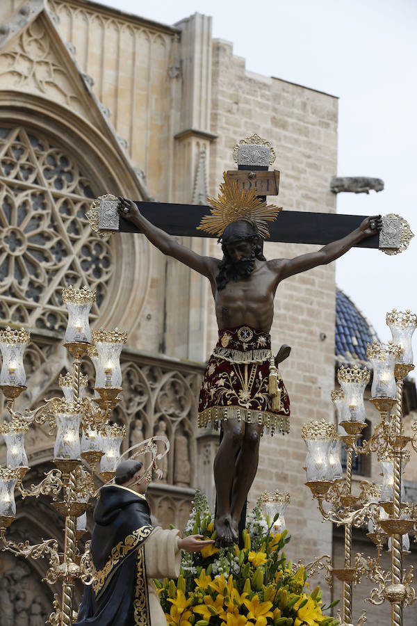 Las calles del centro histórico de Valencia han acogido este domingo 7 de abril la procesión extraordinaria organizada con motivo del sexto centenario de la muerte de San Vicente Ferrer y dentro de los actos de clausura del Año Santo Jubilar concedido por la Santa Sede e iniciado en abril de 2018.