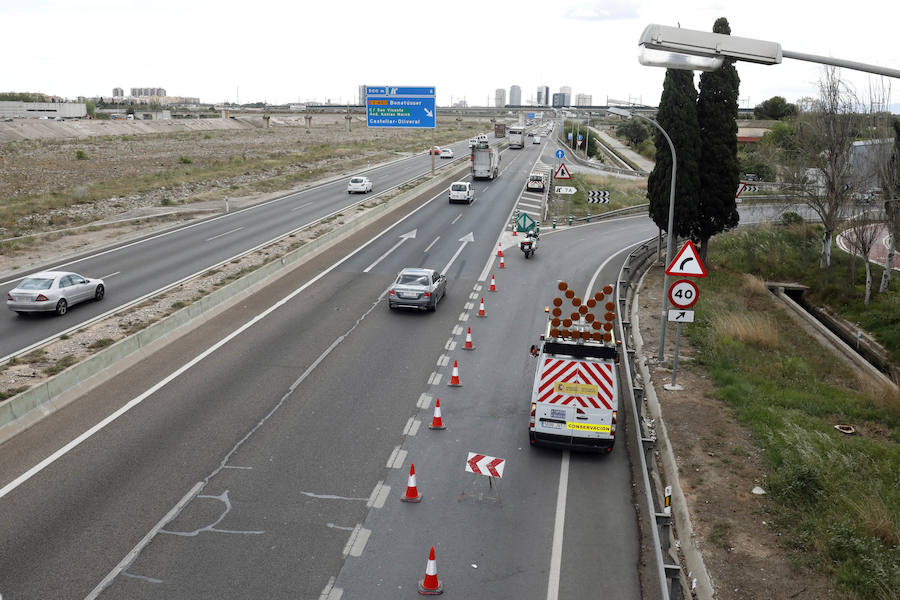 Circulaba en sentido hacia el puerto de Valencia y ha tomado la salida hacia la CV-36, donde se ha producido el accidente