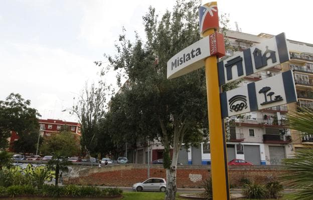 Señal que marca uno de los accesos al municipio de Mislata. 