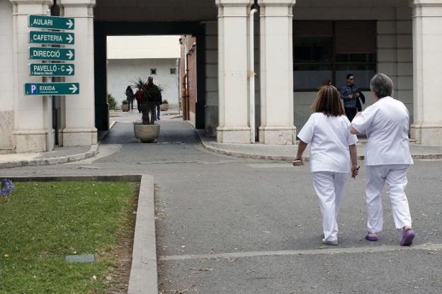 Personal sanitario en las instalaciones del Hospital General de Valencia. 