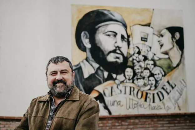 Paco Tous interpreta al alcalde de Castrofidel. 