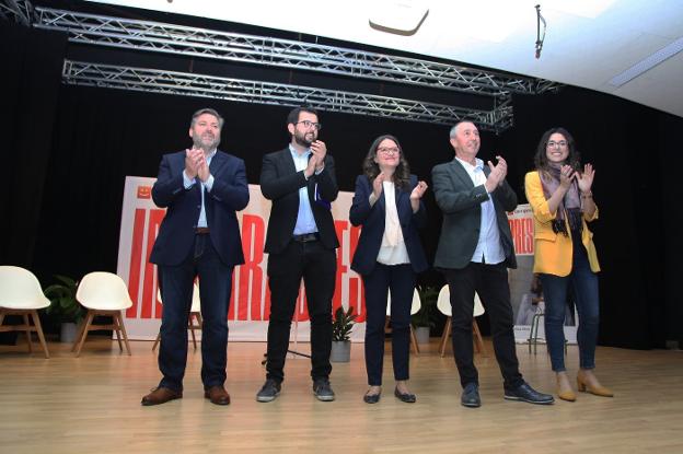 Rafa Carrió junto a Ignasi Candela, Mónica Oltra, Joan Baldoví y Aintana Mas en Dénia. 