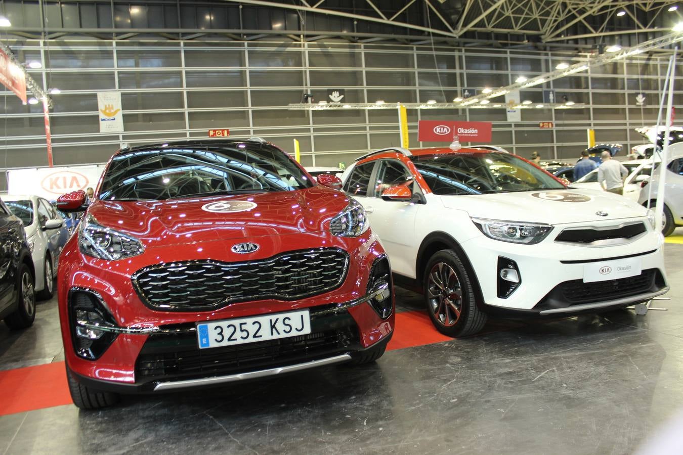 Feria Valencia celebra la 11ª. edición de la 'Feria del Vehículo Selección Ocasión', una cita que reúne hasta el próximo domingo, en el Nivel 3 del recinto ferial a 45 expositores y 26 marcas oficiales. Ofertan unos 1.500 vehículos con grandes descuentos; algunos coches de ocasión rebajados en más de 6.000 euros. 