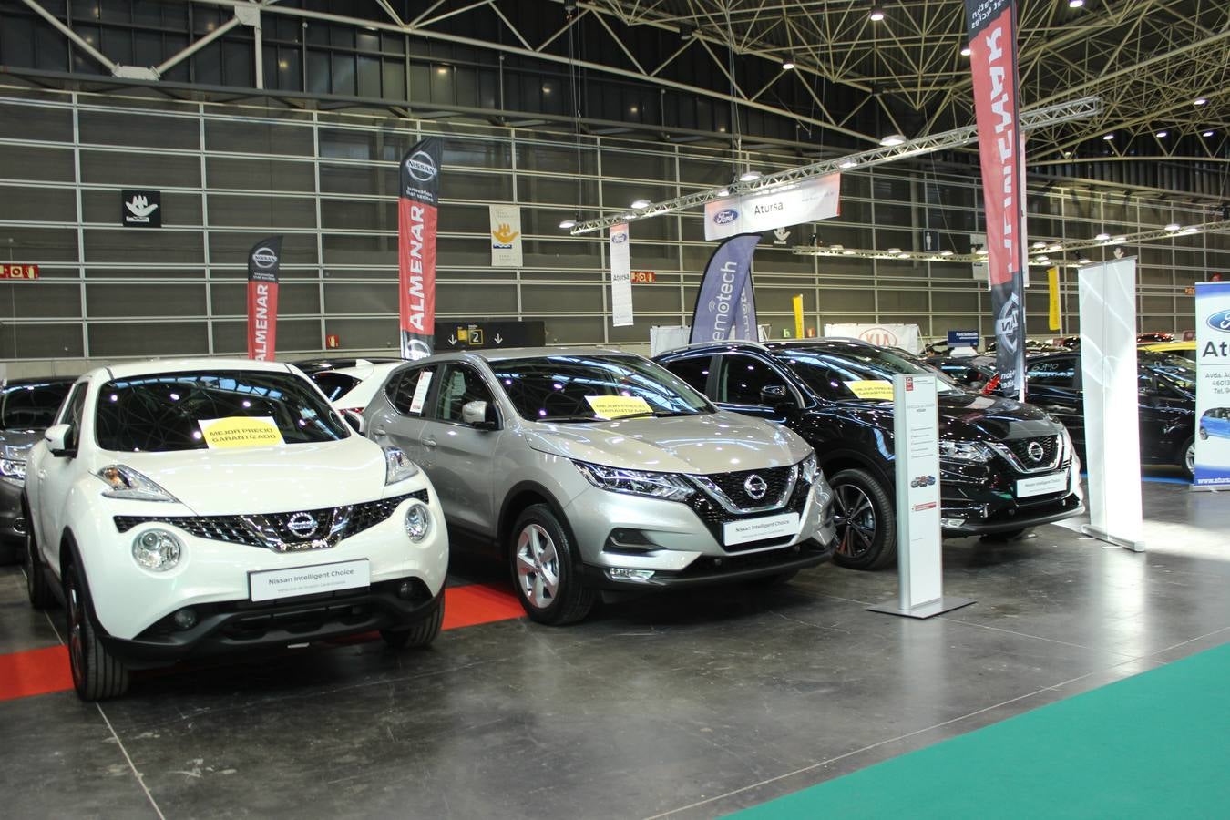 Feria Valencia celebra la 11ª. edición de la 'Feria del Vehículo Selección Ocasión', una cita que reúne hasta el próximo domingo, en el Nivel 3 del recinto ferial a 45 expositores y 26 marcas oficiales. Ofertan unos 1.500 vehículos con grandes descuentos; algunos coches de ocasión rebajados en más de 6.000 euros. 