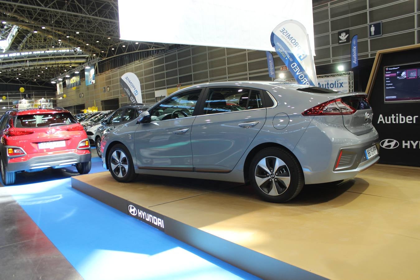 Feria Valencia celebra la 11ª. edición de la 'Feria del Vehículo Selección Ocasión', una cita que reúne hasta el próximo domingo, en el Nivel 3 del recinto ferial a 45 expositores y 26 marcas oficiales. Ofertan unos 1.500 vehículos con grandes descuentos; algunos coches de ocasión rebajados en más de 6.000 euros. 