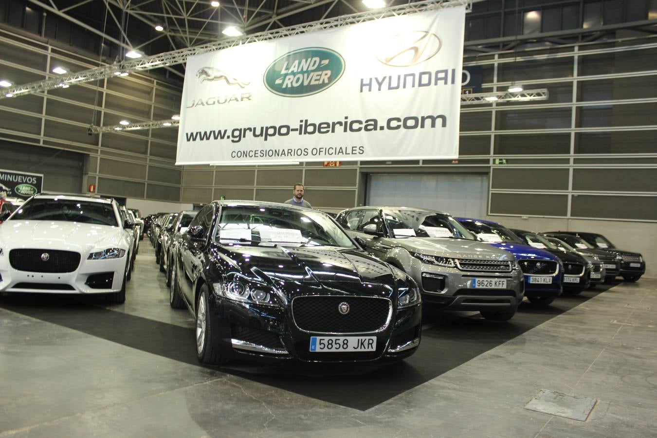 Feria Valencia celebra la 11ª. edición de la 'Feria del Vehículo Selección Ocasión', una cita que reúne hasta el próximo domingo, en el Nivel 3 del recinto ferial a 45 expositores y 26 marcas oficiales. Ofertan unos 1.500 vehículos con grandes descuentos; algunos coches de ocasión rebajados en más de 6.000 euros. 