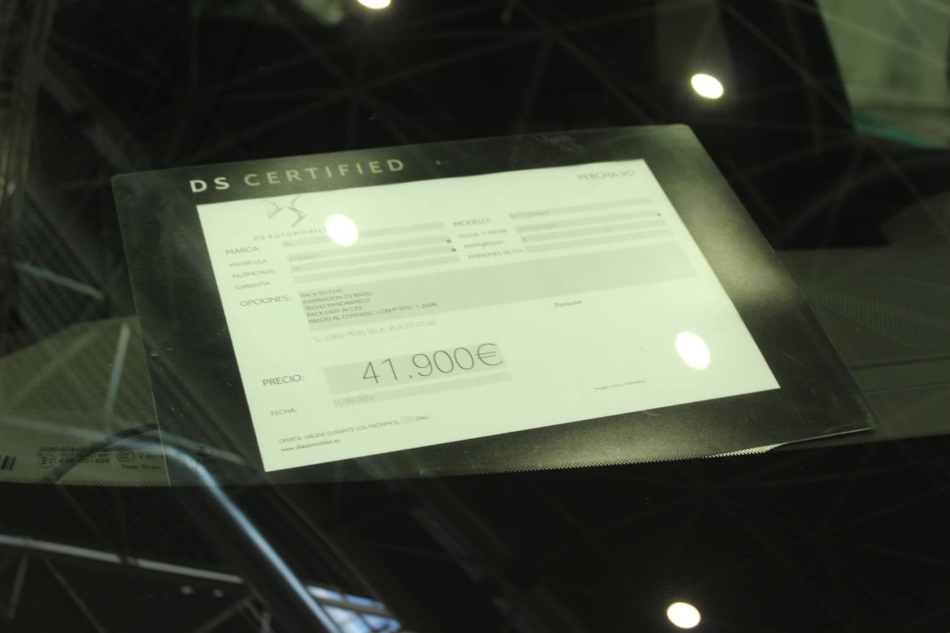 Feria Valencia celebra la 11ª. edición de la 'Feria del Vehículo Selección Ocasión', una cita que reúne hasta el próximo domingo, en el Nivel 3 del recinto ferial a 45 expositores y 26 marcas oficiales. Ofertan unos 1.500 vehículos con grandes descuentos; algunos coches de ocasión rebajados en más de 6.000 euros. 