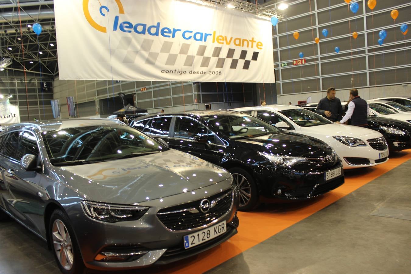 Feria Valencia celebra la 11ª. edición de la 'Feria del Vehículo Selección Ocasión', una cita que reúne hasta el próximo domingo, en el Nivel 3 del recinto ferial a 45 expositores y 26 marcas oficiales. Ofertan unos 1.500 vehículos con grandes descuentos; algunos coches de ocasión rebajados en más de 6.000 euros. 